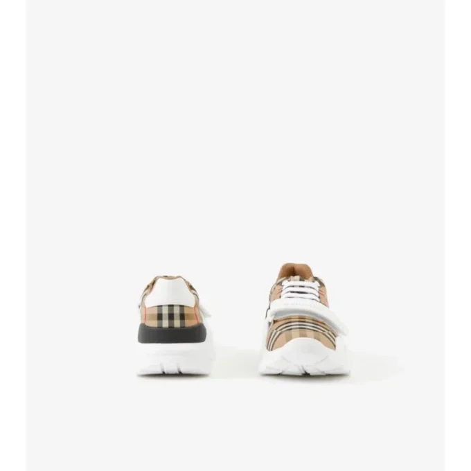 Adidași cu model în carouri și piele