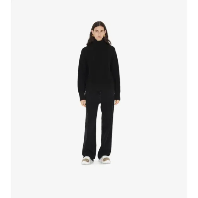 Adidași cu model în carouri și piele