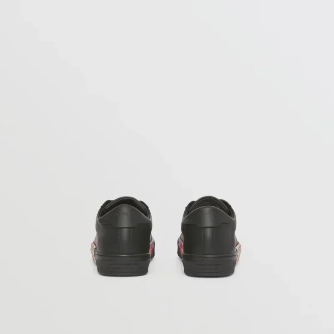 Adidași din piele cu detalii în dungi