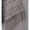 Cape reversibilă din lână cu model în carouri Cape reversibilă din lână cu model în carouri