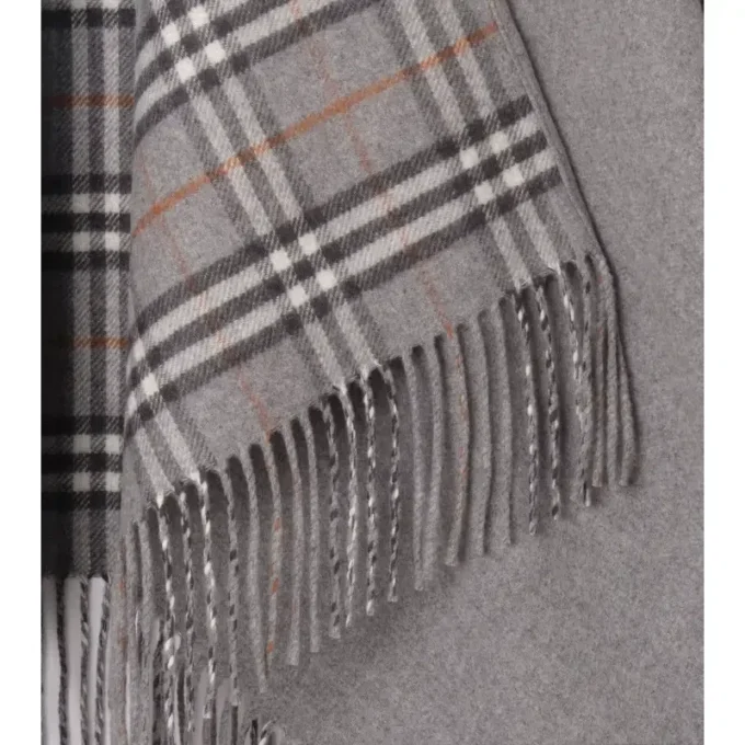 Cape reversibilă din lână cu model în carouri Cape reversibilă din lână cu model în carouri