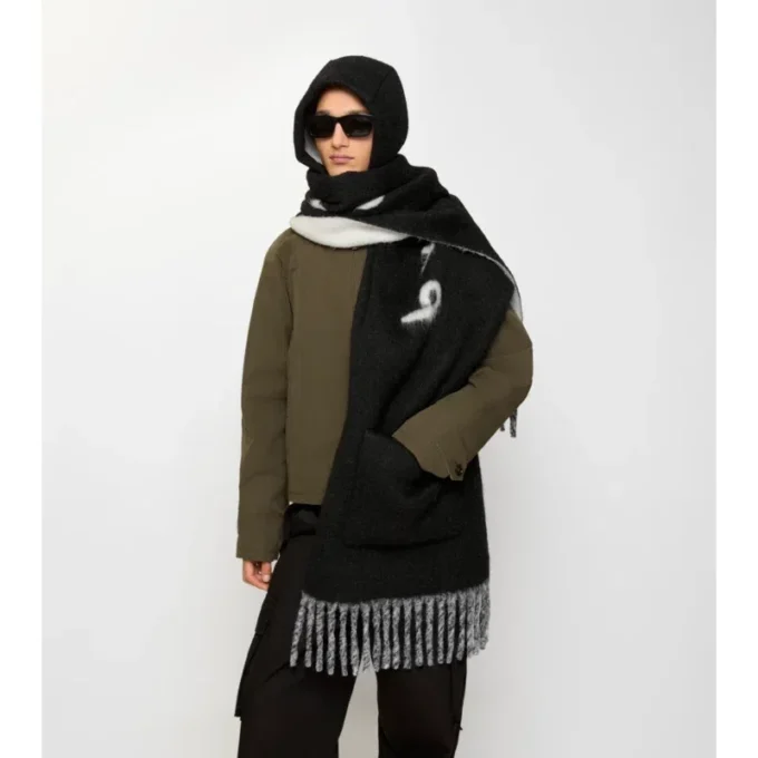 Eșarfă cu glugă din amestec de lână de alpaca cu logo Eșarfă cu glugă din amestec de lână de alpaca cu logo