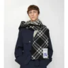Eșarfă cu glugă din lână cu model în carouri Eșarfă cu glugă din lână cu model în carouri