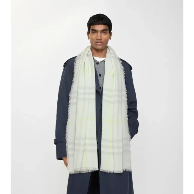 Eșarfă din lână cu carouri largi Eșarfă din lână cu carouri largi