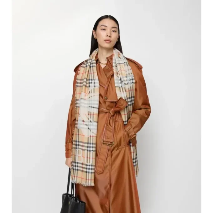 Eșarfă largă din lână și mătase cu model EKD Check Eșarfă largă din lână și mătase cu model EKD Check