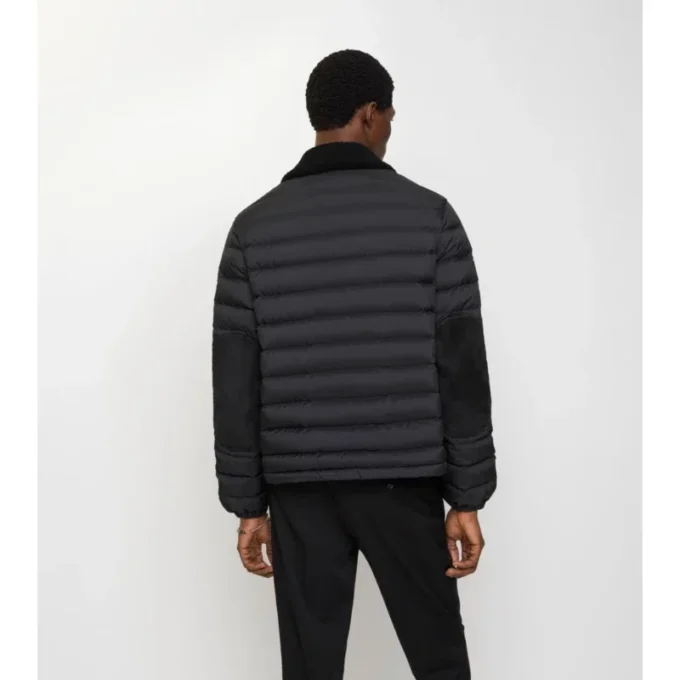 Gecă matlasată din nylon cu blană de oaie Gecă matlasată din nylon cu blană de oaie