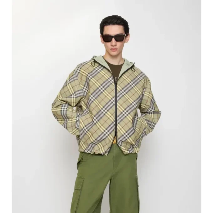 Jachetă reversibilă cu glugă și model în carouri Jachetă reversibilă cu glugă și model în carouri