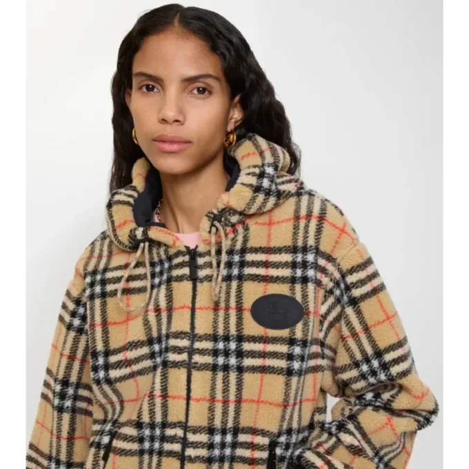 Jachetă scurtă cu glugă din fleece în carouri Jachetă scurtă cu glugă din fleece în carouri