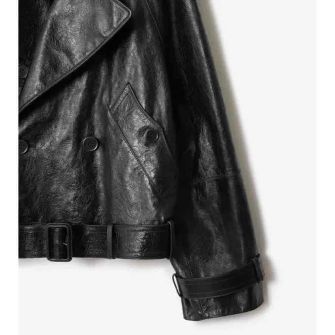 Jachetă scurtă tip trench din piele embosată