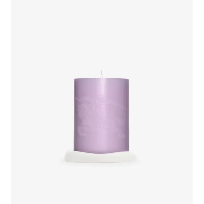 Lumânare cu aromă de trandafir și floare de violetă Lumânare cu aromă de trandafir și floare de violetă