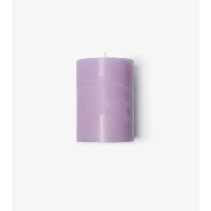 Lumânare cu aromă de trandafir și floare de violetă Lumânare cu aromă de trandafir și floare de violetă