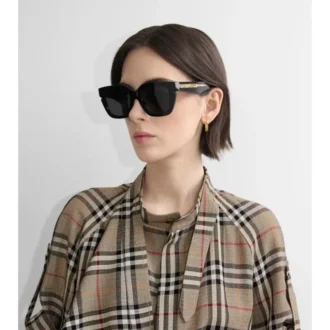 Ochelari de soare pătrați cu model în carouri