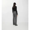 Pantaloni croiți din lână cu model în carouri Pantaloni croiți din lână cu model în carouri
