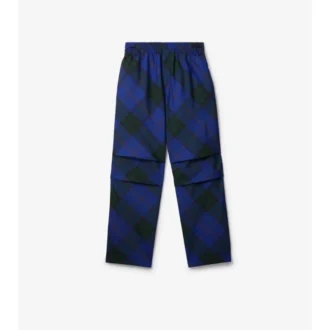 Pantaloni cu model în carouri