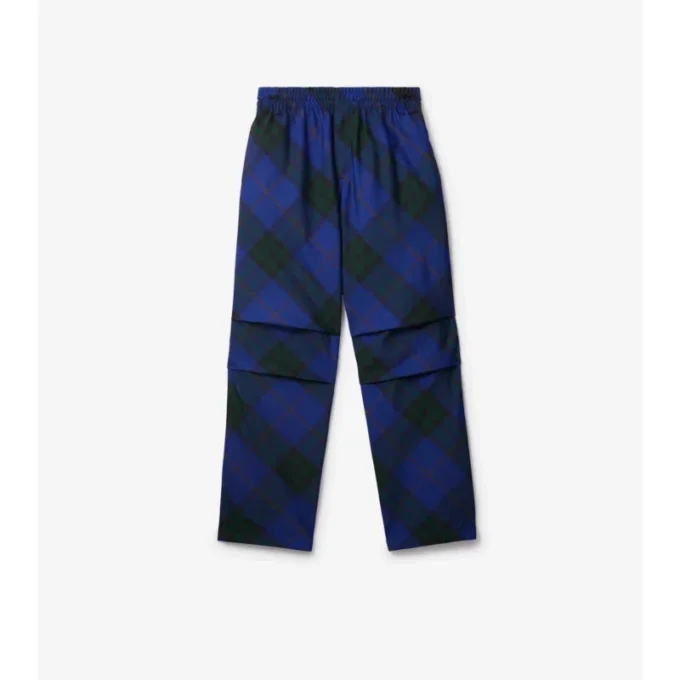 Pantaloni cu model în carouri