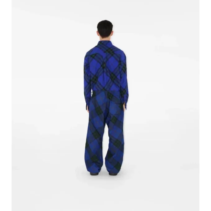 Pantaloni cu model în carouri
