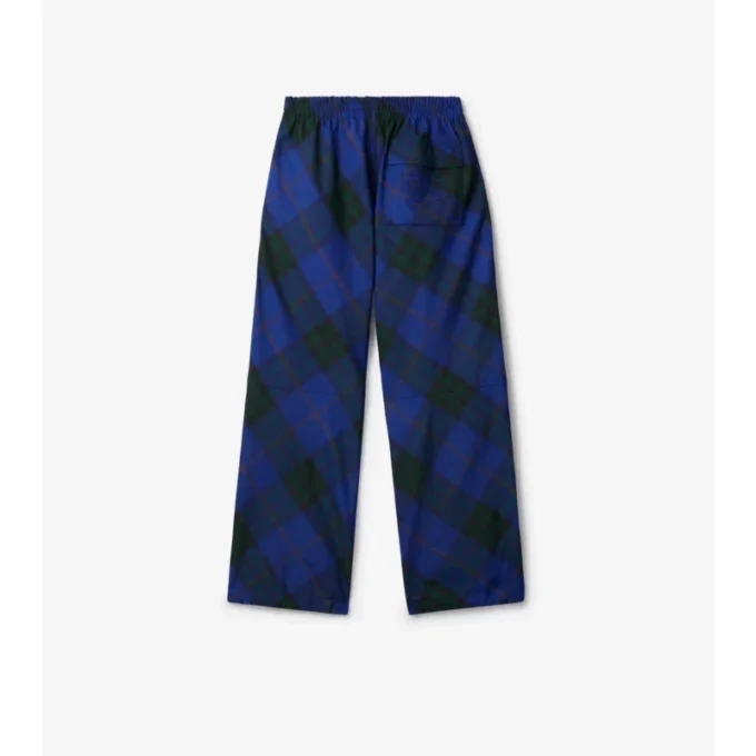 Pantaloni cu model în carouri