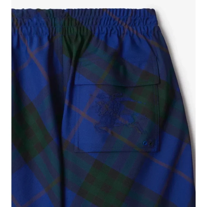 Pantaloni cu model în carouri