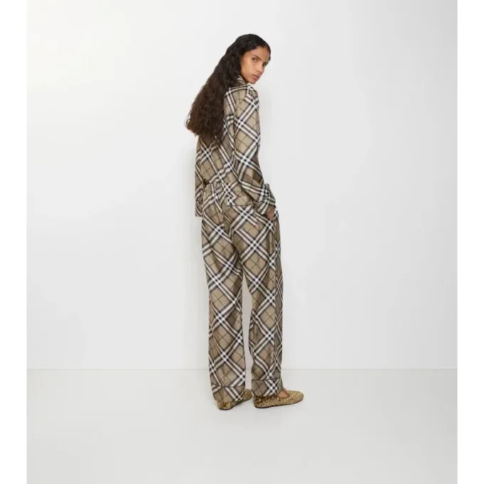 Pantaloni de pijama din mătase cu imprimeu în carouri Pantaloni de pijama din mătase cu imprimeu în carouri