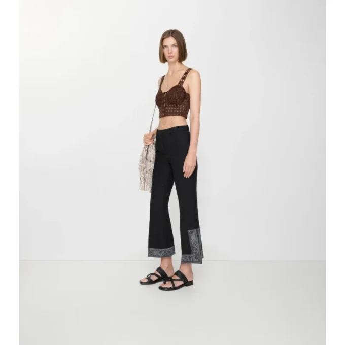 Pantaloni scurți evazați din lână și mătase brodați Pantaloni scurți evazați din lână și mătase brodați