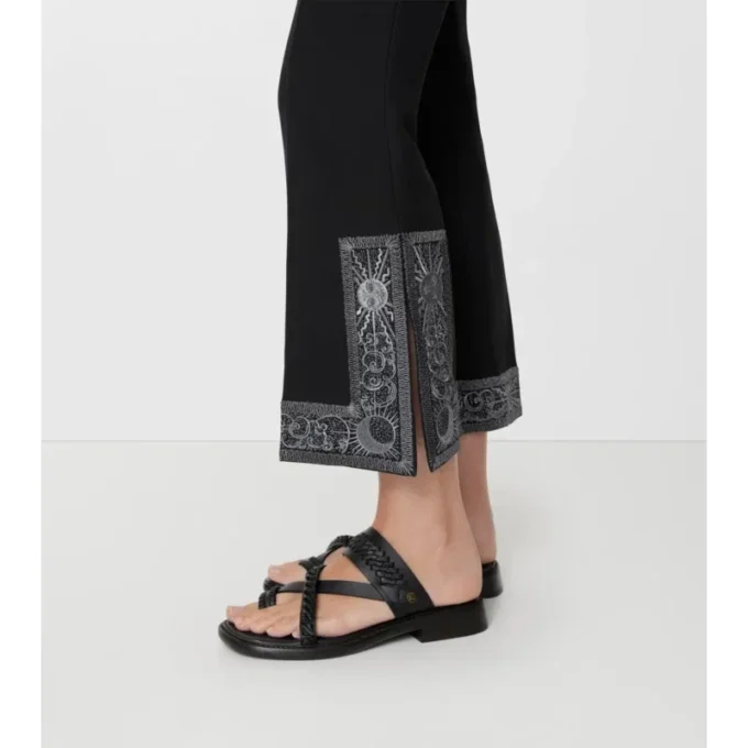 Pantaloni scurți evazați din lână și mătase brodați Pantaloni scurți evazați din lână și mătase brodați
