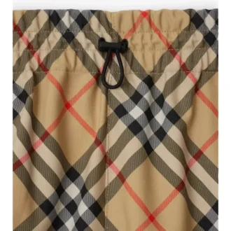 Pantaloni scurți în carouri