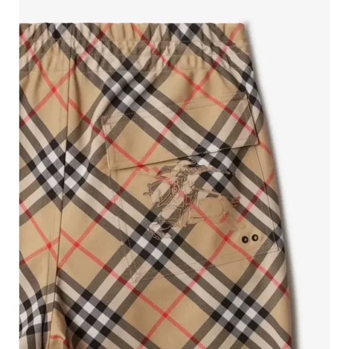 Pantaloni scurți în carouri Pantaloni scurți în carouri