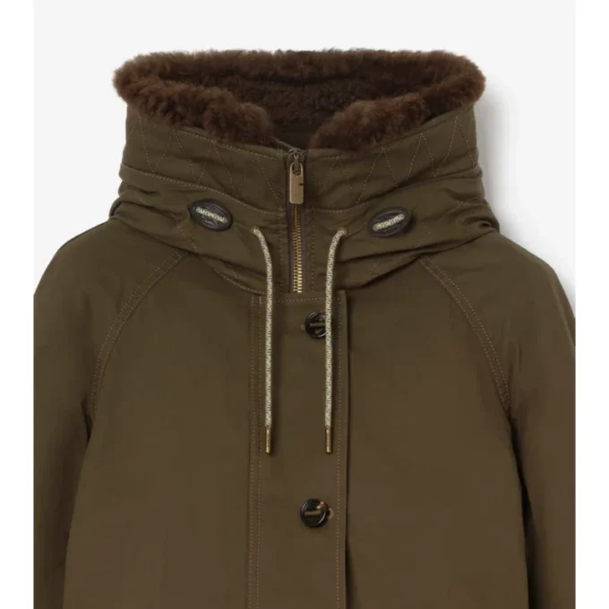 Parka din gabardină cu finisaj din piele de oaie Parka din gabardină cu finisaj din piele de oaie