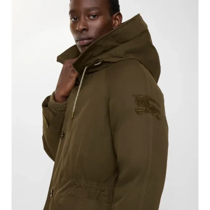 Parka din gabardine cu bordură din piele de oaie Parka din gabardine cu bordură din piele de oaie