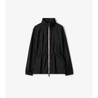 Parka scurtă din nailon cu bandă în carouri Parka scurtă din nailon cu bandă în carouri