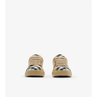 Sneakersi cu imprimeu în carouri