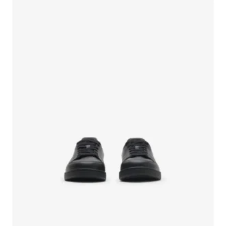 Sneakersi din piele